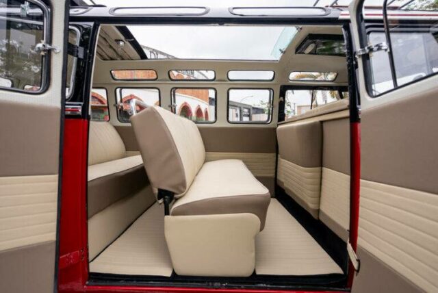 Volkswagen bus restoration samba (39)