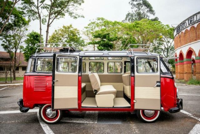 Volkswagen bus restoration samba (56)