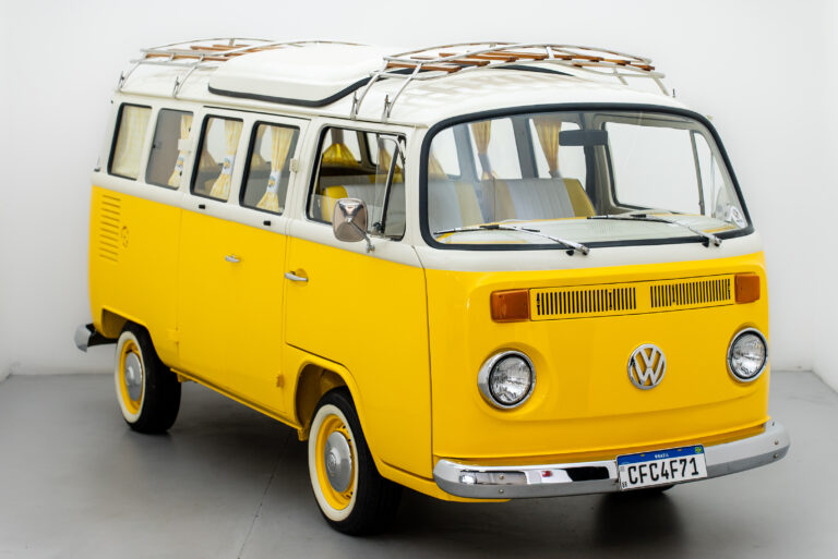 Volkswagen T2 camper bus (10)
