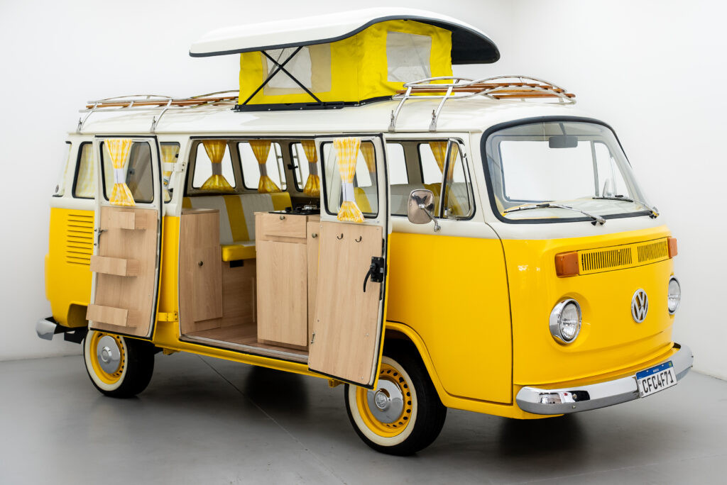 Volkswagen T2 camper bus (17)