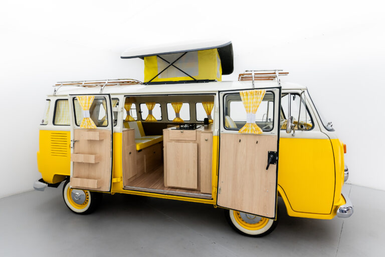 Volkswagen T2 camper bus (19)