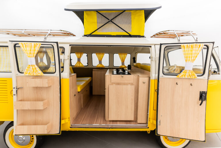 Volkswagen T2 camper bus (20)