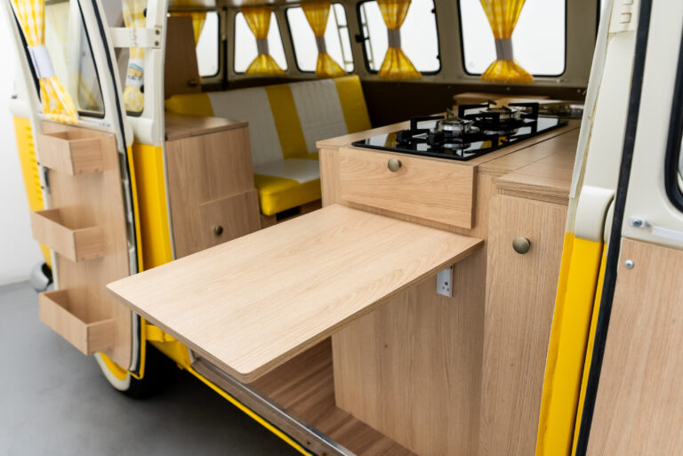 Volkswagen T2 camper bus (36)