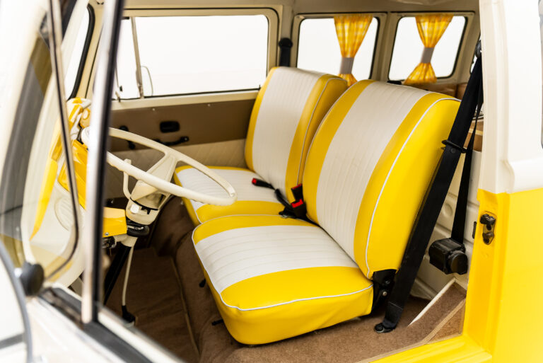 Volkswagen T2 camper bus (4)