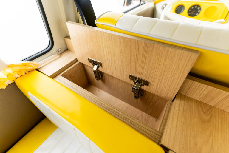 Volkswagen T2 camper bus (50)