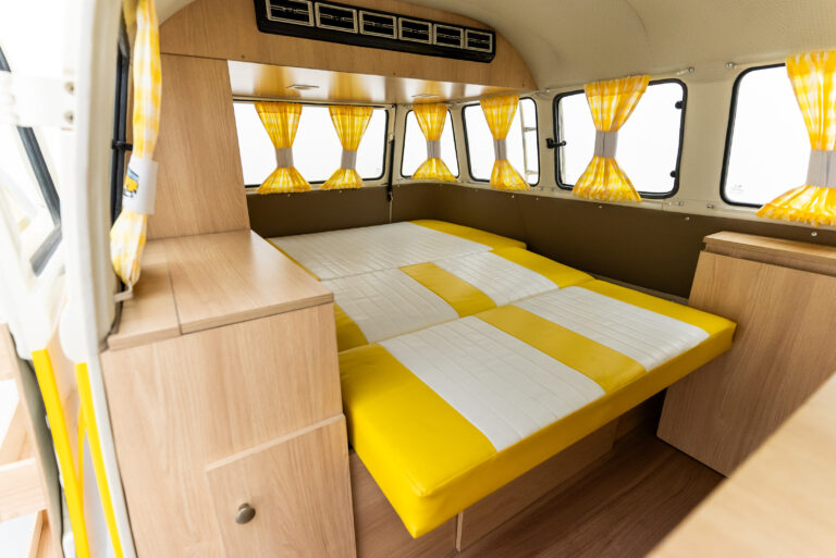 Volkswagen T2 camper bus (56)