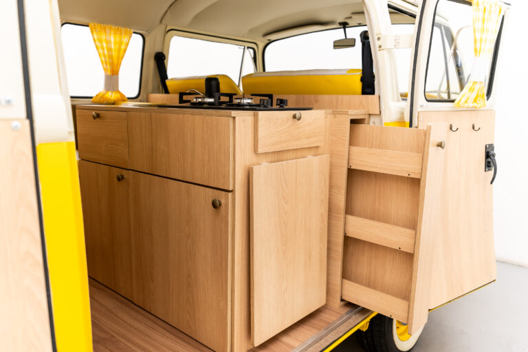 Volkswagen T2 camper bus (97)